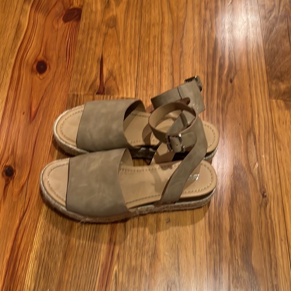 Soda Sandals - Picture 2 of 4